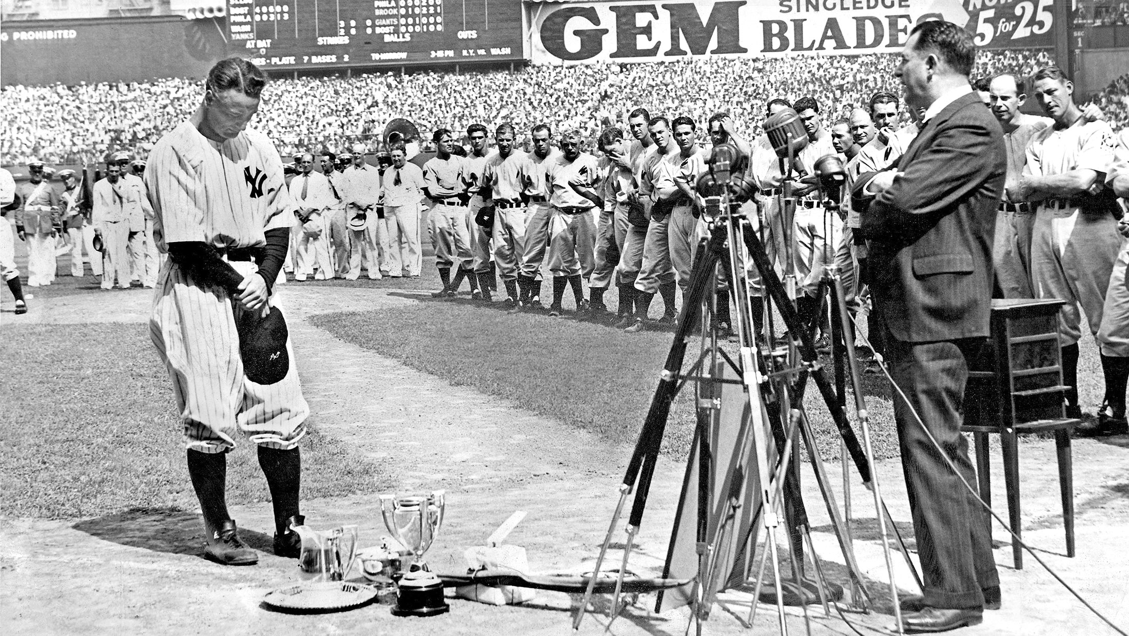 The ALS Community and Major League Baseball Come Together to Celebrate Lou  Gehrig Day